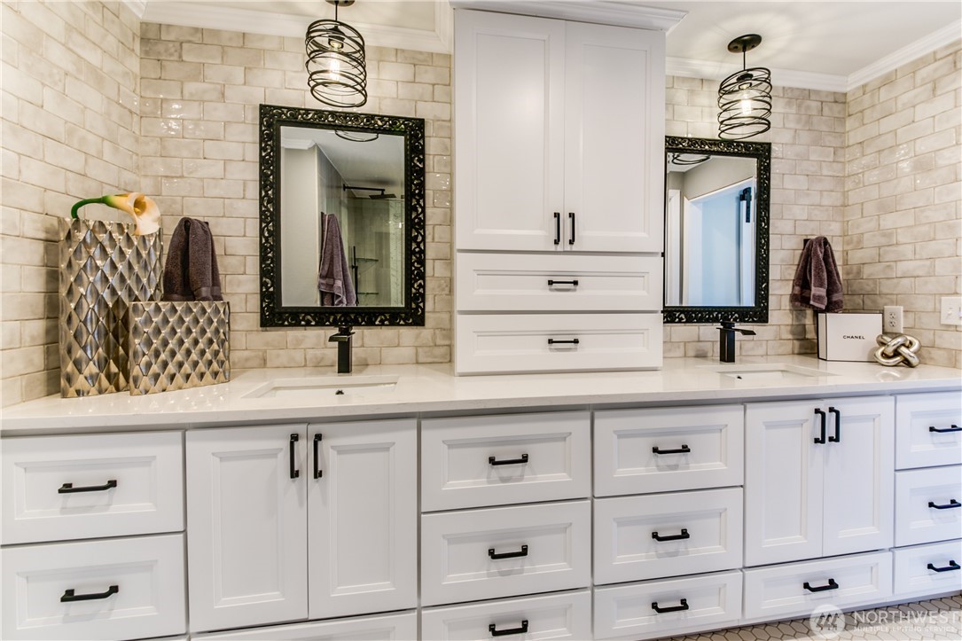 Chouse Bathroom Cabinetry